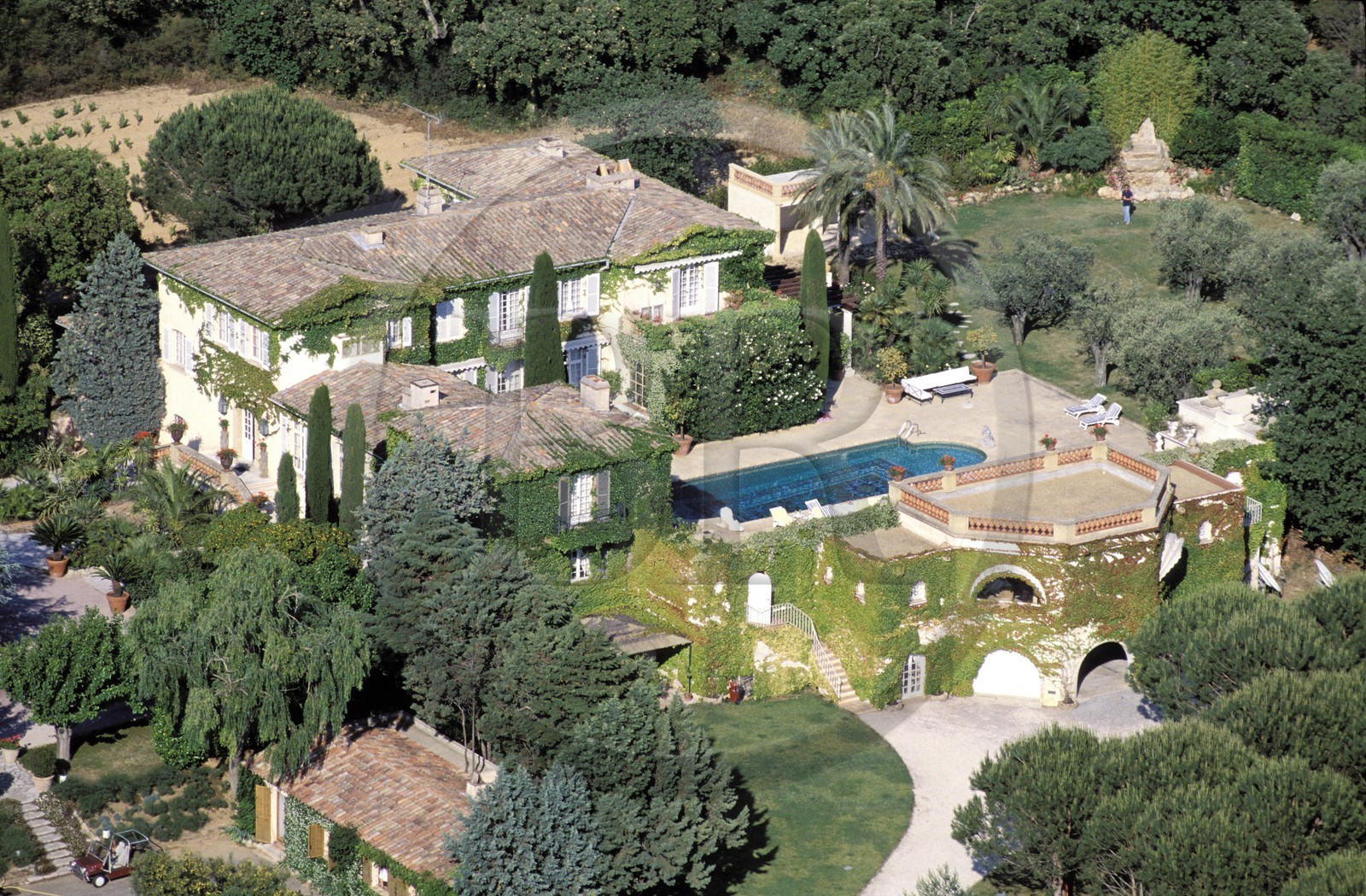 France, Var (83), Saint-Tropez, luxueuses villas de Ramatuelle (vue aérienne)