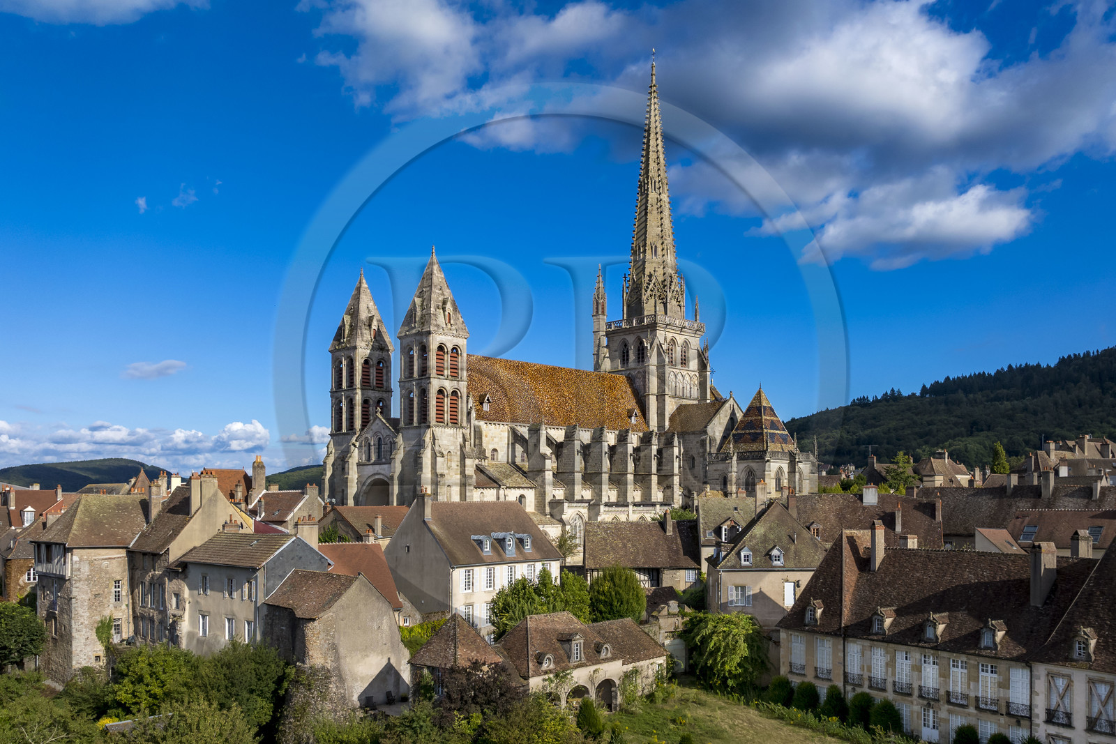 France, Saône-et-Loire (71), Autun, la cathédrale Saint-Lazare (vue aérienne)