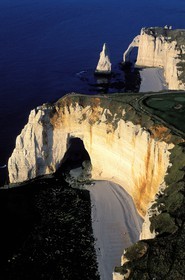 France, Seine-Maritime (76), Pays de Caux, Côte d'Albâtre, Etretat, falaise d' Aval sur la Côte d' Albâtre (vue aérienne)Pays de Caux, Côte d'Albâtre,
