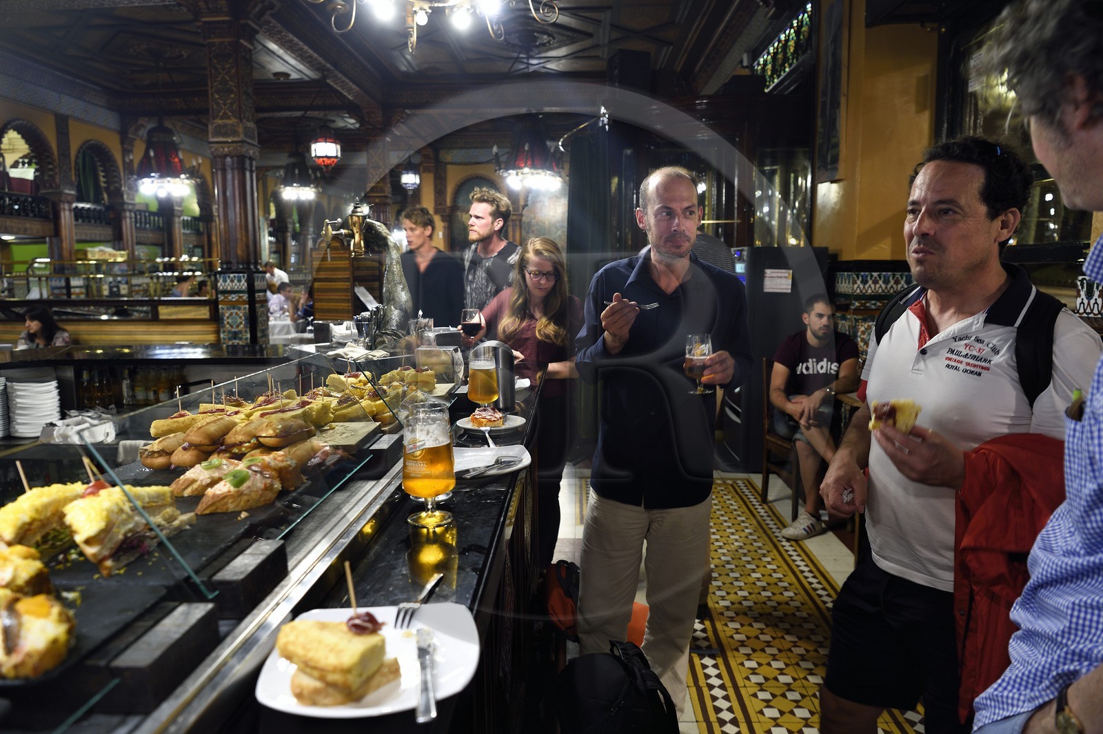 Espagne, Pays basque espagnol, Biscaye, Bilbao, Café Iruna, pintxos (pinchos)