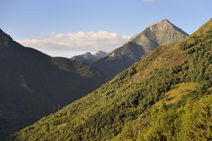 France, Hautes-Pyrénées (65), Saint-Lary-Soulan, le télépherique qui monte au Pla d'Adet
