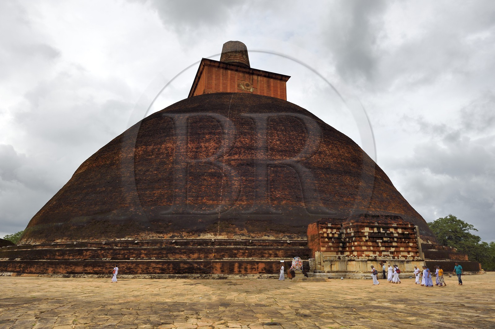 Sri Lanka, province du Centre-Nord, site d'Anuradhapura classé Patrimoine Mondial de l'UNESCO, capitale du Sri Lanka au IIIe siècle avant JC, grande stupa de Jethawan (dagoba de Jetavanarama) situé dans les ruines du monastère Jetavana
