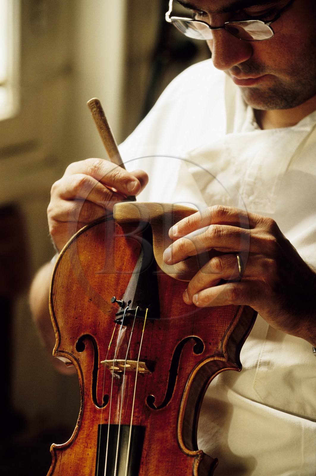 France, Paris (75), atelier de fabrication de la luthier Watelot-Rampal