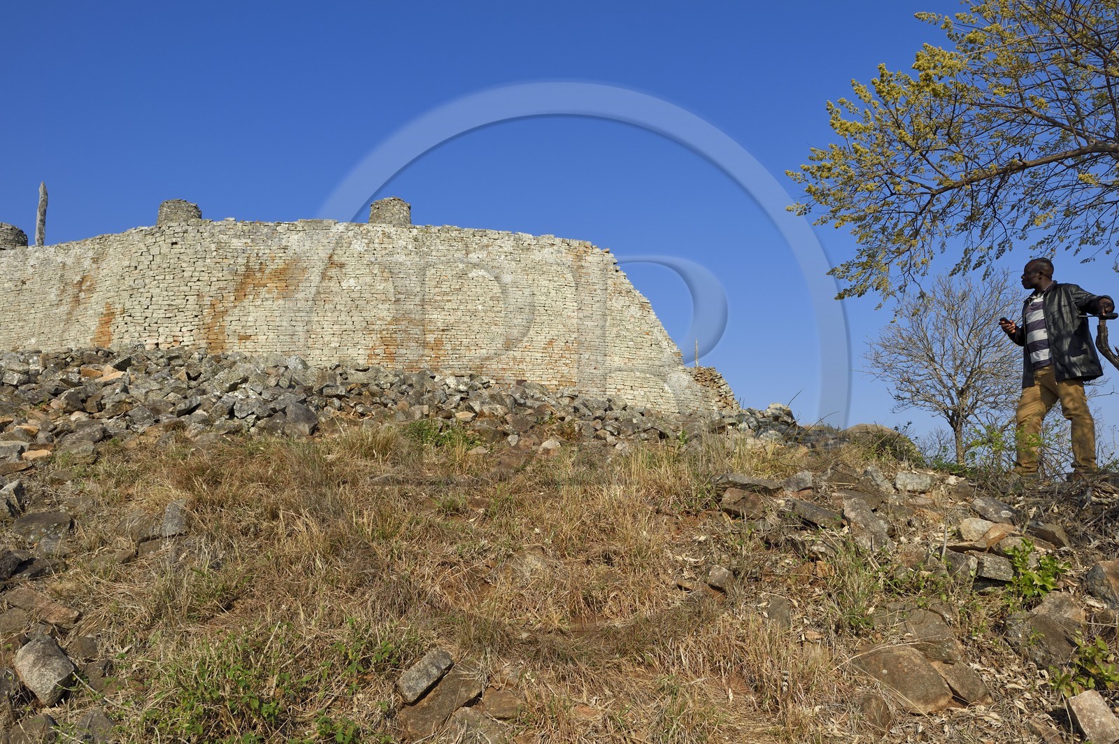 Zimbabwe, province de Masvingo, les ruines du site archéologique du Grand Zimbabwe, classé Patrimoine Mondial de l'UNESCO, Xème au XVème siècle, les Ruines de la colline (Hill Complex), muraille extérieure de l'enclos occidental