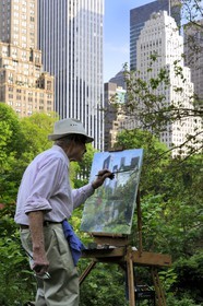 Etats-Unis, New York, Manhattan, Central Park, artiste peintre en action derrière the Pond