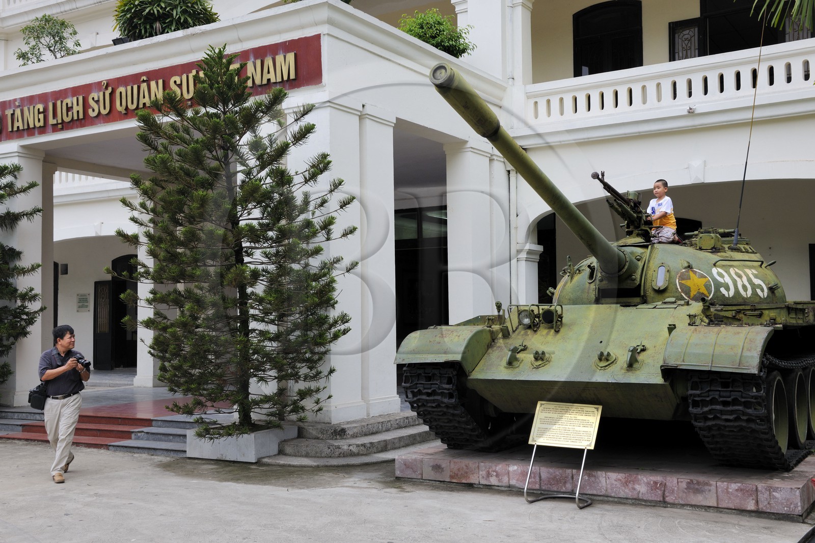 Vietnam, Hanoï, le musée de l'armée, char russe ayant participé à la prise de Saigon