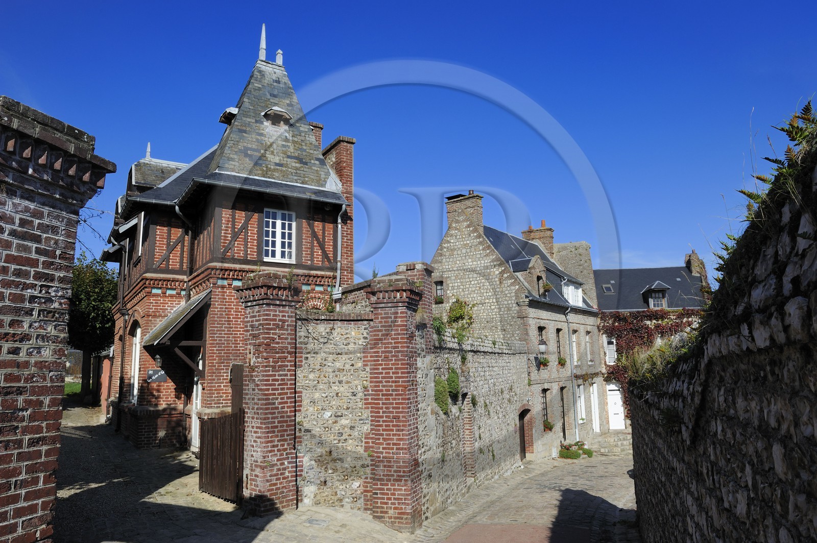 France, Seine-Maritime (76), Saint-Valery-en-Caux, le quartier d'Aval non touché par les bombardements de la deuxième guerre, la rue des Pénitents