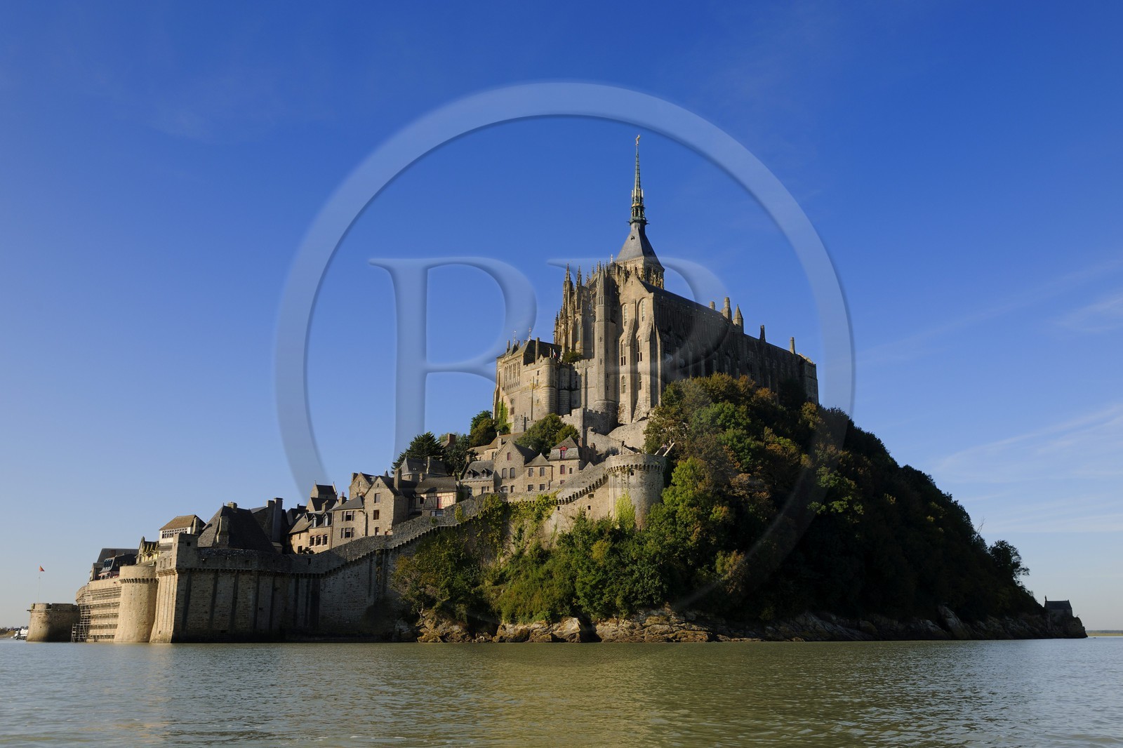 France, Manche (50), Mont-Saint-Michel côté Est et Nord à marée haute, classé Patrimoine Mondial de l'UNESCO