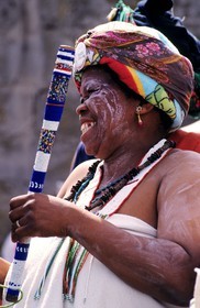 Afrique du Sud, péninsule du Cap, femme maphuthe dans un canton de la ville du Cap