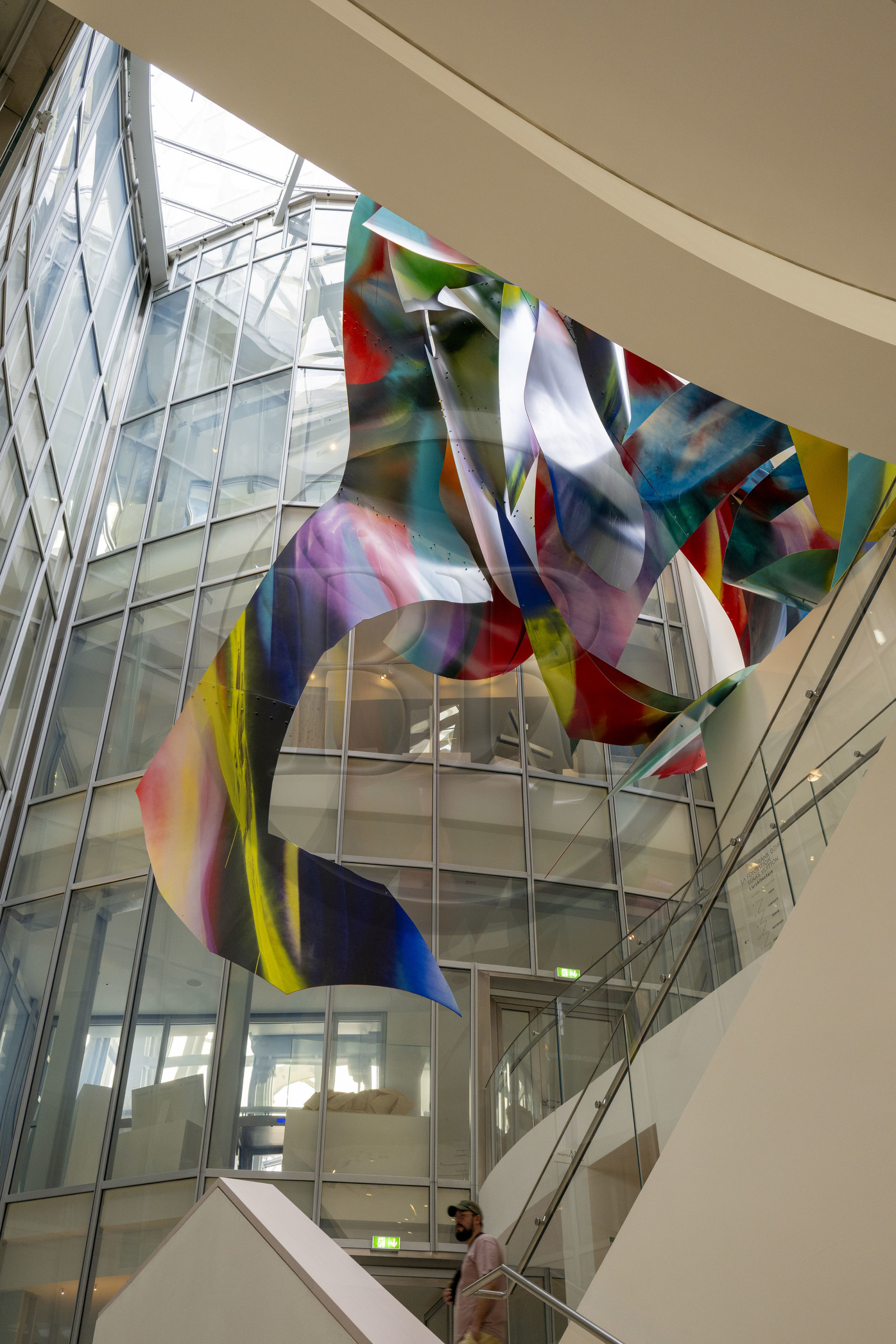 France, Paris (75), Bois de Boulogne, la fondation Louis Vuitton de l'architecte Frank Gehry, Canyon (2022) oeuvre de Katharina Grosse