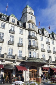 Norvège, Oslo, rue Karl Johan sur Eidsvoll Square, le Grand Hotel (1874) fréquenté par le dramaturge Henrik Ibsen (1828-1906) ainsi que de nombreux artistes à la fin du XIXe siècle et le lauréat annuel du Prix Nobel de la Paix