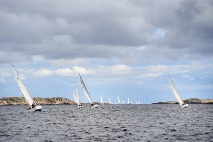 Suède, Västra Götaland, Väderöarna (iles météo) au large de Fjällbacka, régate de voiliers