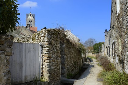 France, Seine et Marne, village of Maincy adjacent to the castle of Vaux-le-Vicomte, Ru (river) lane