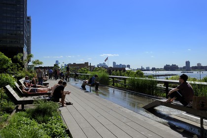 United States, New York, Manhattan, Meatpacking district (Gansevoort Market), the High Line is a park built on a section of the former elevated freight railroad spur and people sitting on chairs with view on the Hudson River