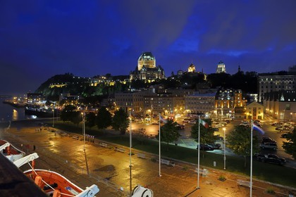 Canada, province de Québec, ville de Québec, Vieux-Québec classé Patrimoine Mondial de l' UNESCO, château Frontenac depuis le port sur le fleuve Saint-Laurent