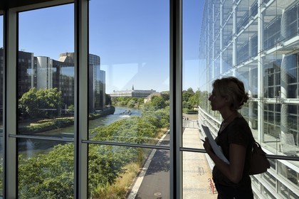 France, Bas Rhin, Strasbourg, European district, the European Parliament, Louise Weiss building connected to the Winston Churchill building left by a footbridge over the Ill river