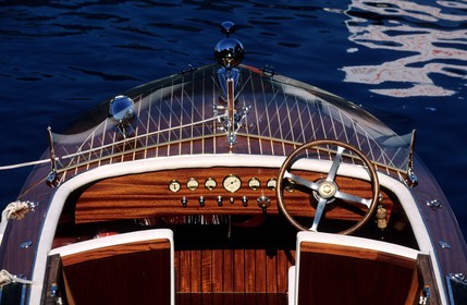 France, Savoie (73), Navig'Aix au lac du Bourget, canot automobile en bois d'acajou