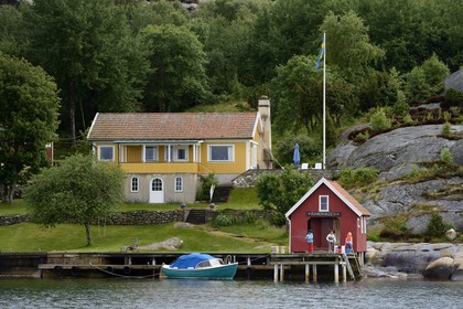 Suède, Västra Götaland, maison privée dans les Iles face à Fjällbacka
