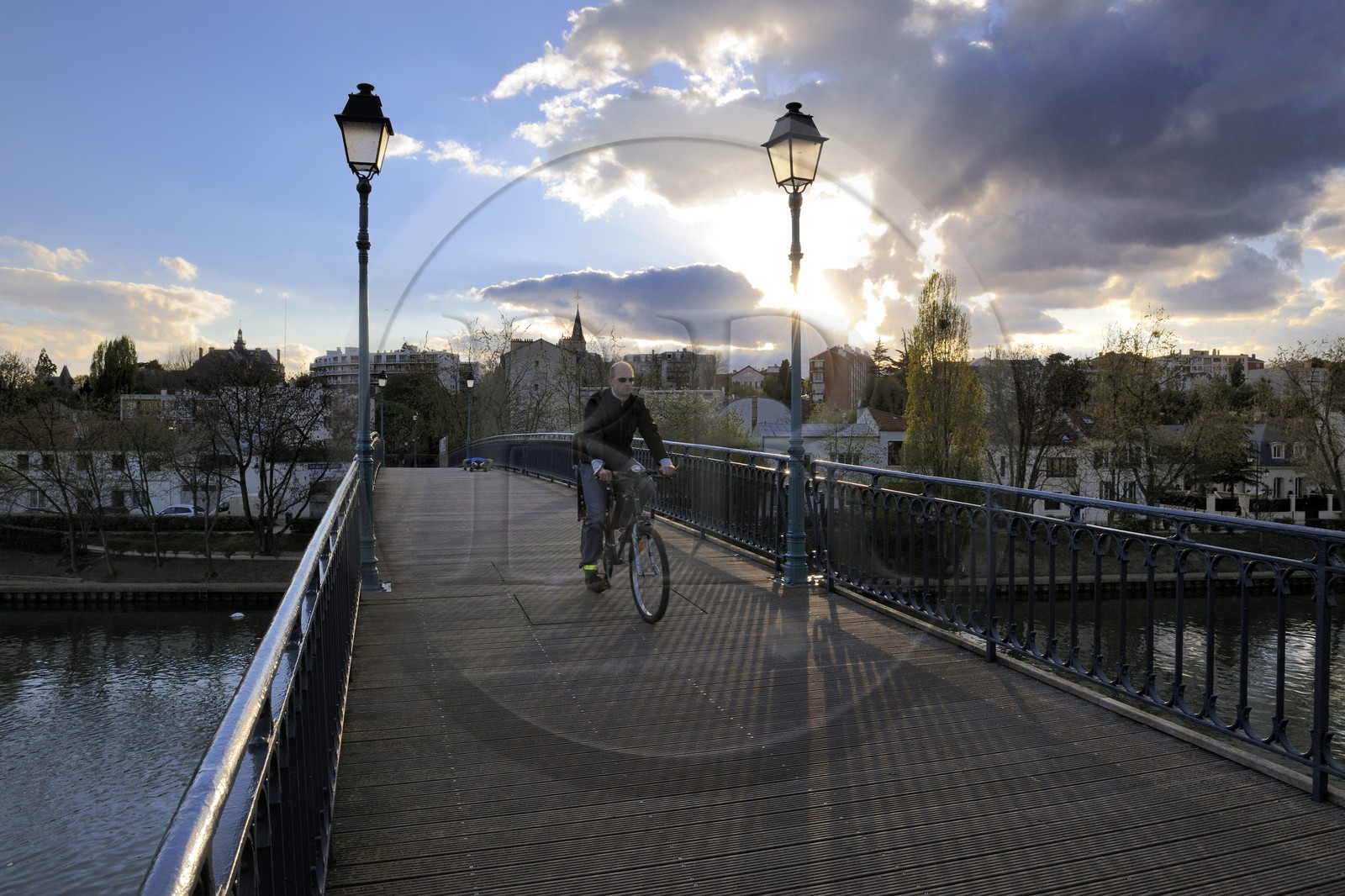 France, Val de Marne, the Marne riverside, cyclist on the footbridge between Le Perreux-sur-Marne in the background and Bry-sur-Marne