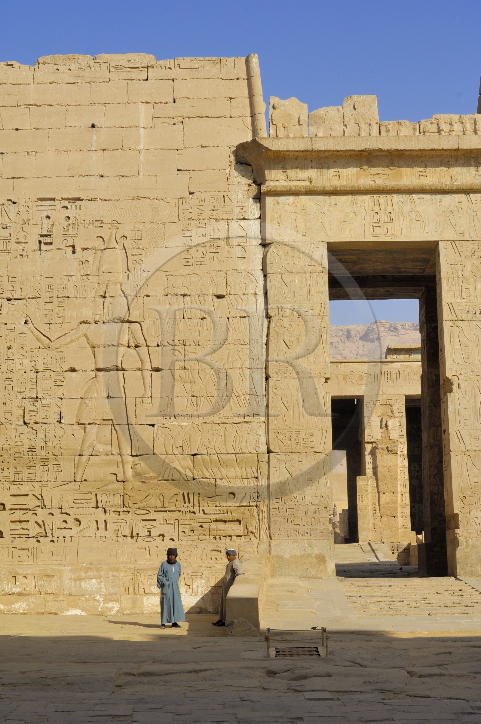 Egypte, Haute Egypte, vallée du Nil, environs de Louxor, nécropole thébaine classée Patrimoine Mondial de l'UNESCO, Thèbes Ouest, Medinet Habou, temple de Ramses III