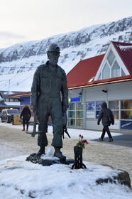 Norway, Svalbard, Spitzbergen, Longyearbyen, the miners’ memorial bronze statue stands in the square between Lompensentret and the Svalbard shop in main street