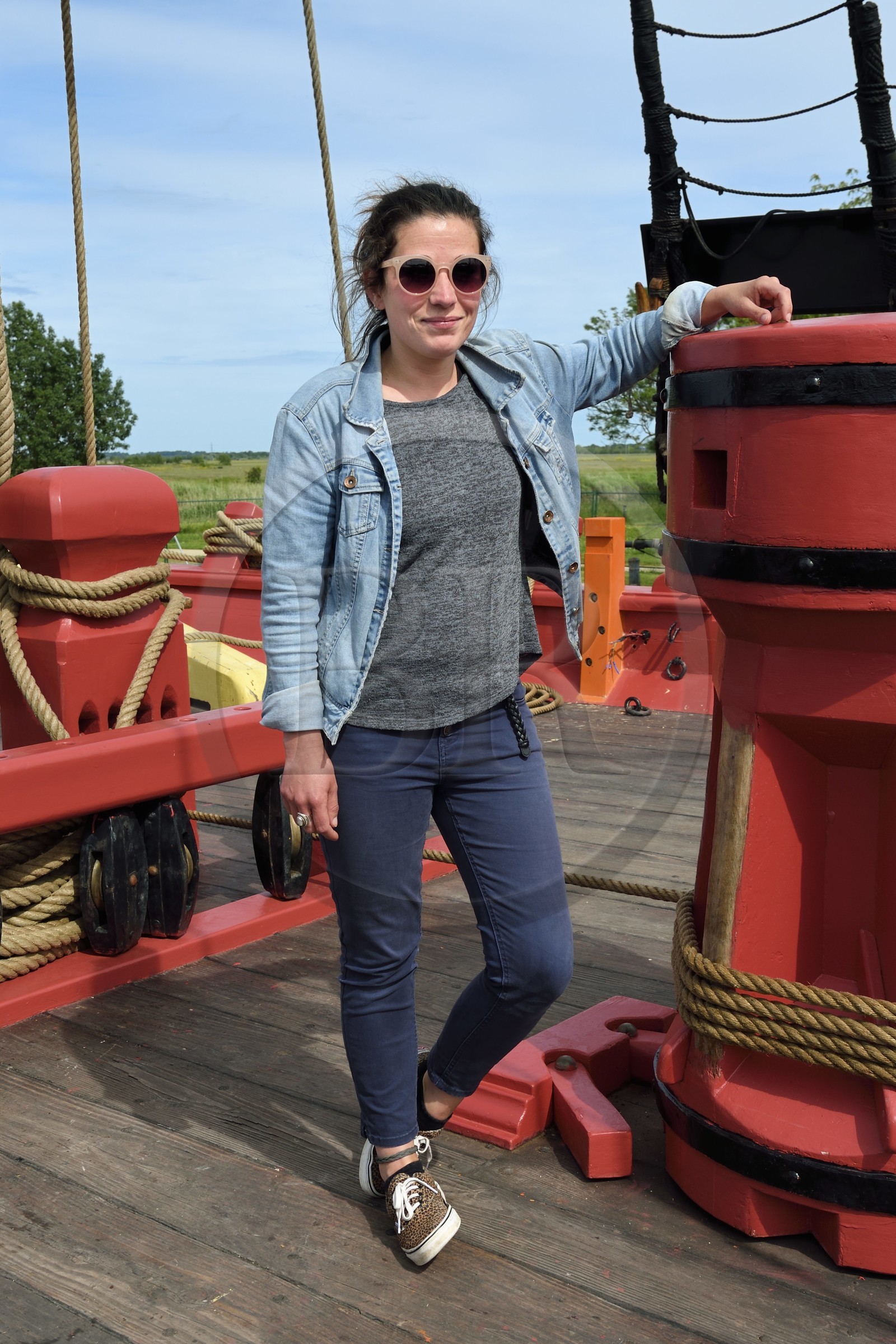 France, Charente-Maritime (17), Rochefort, Centre International de la mer dans l'ancien Arsenal maritime de Rochefort, la frégate Hermione réplique du trois-mats où le marquis de Lafayette embarqua pour l’Amérique en 1780, Amandine Delahay était gabière à bord lors de la traversée inaugurale vers New York en 2015