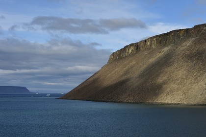 Groenland, cote ouest, Baie de North Star, Wolstenholme fjord, la montagne tabulaire de Dundas (Thulé)