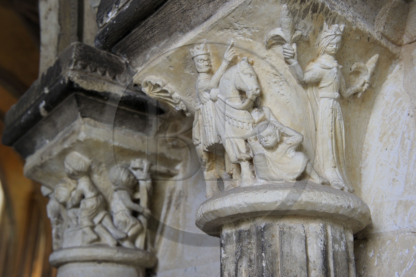 France, Seine-Maritime (76), Saint-Martin-de-Boscherville, Abbaye Saint-Georges de Boscherville du XIIe siècle, chapiteau historié de la salle du chapitre France, Seine-Maritime (76), Saint-Martin-de-Boscherville, Abbaye Saint-Georges de Boscherville du XIIe siècle, chapiteau historié de la salle du chapitre