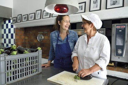 France, Vaucluse, Parc Naturel Regional du Luberon (Natural Regional Park of Luberon), Cadenet (Lourmarin), Auberge La Feniere 1 star Michelin, the chef Reine Sammut and her daughter Nadia