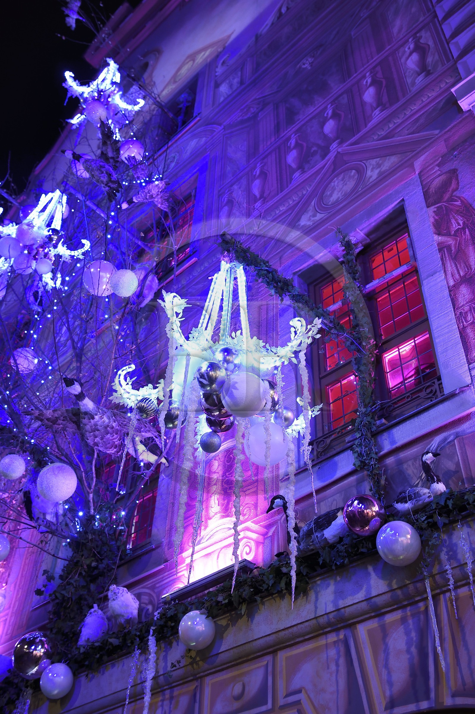 France, Bas-Rhin (67), Strasbourg, centre historique classé Patrimoine Mondial de l'UNESCO, décoration de Noël sur la pâtisserie Christian Meyer