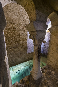 France, Hérault (34), Montpellier, centre historique appelé l’Ecusson, au sous-sol d'un immeuble de la rue de la Barralerie, le mikvé médiéval, bain rituel juif de purification du XIIIème siècle parmi les mieux conservés, est alimenté par une nappe d'eau souterraine constamment renouvelée