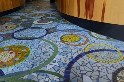 France, Ille-et-Vilaine (35), Rennes, sol du magasin Hélène Fleurs (aujourd'hui patisserie Le Daniel) place de la mairie, réalisé par Isidore Odorico