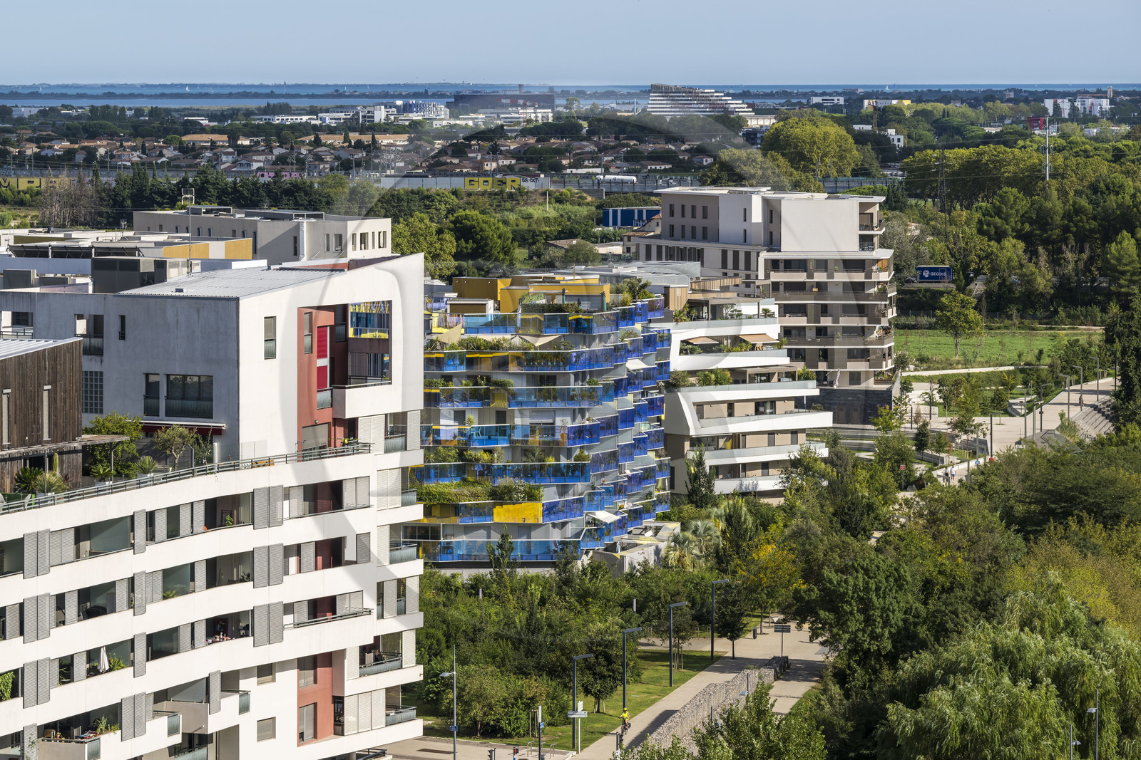 France, Hérault (34), Montpellier, quartier Richter, les rives du Lez, la résidence Koh-I-Noor conçu par l'architecte Bernard Bühler (avec les balcons bleus)