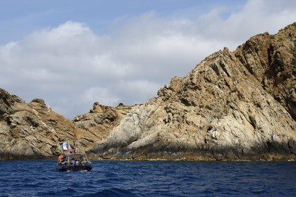France, Var (83), Iles d'Hyères, Parc national de Port Cros, Ile de Port-Cros, bateau de plongée, plongeur en bouteille autour de l'Ile de la Gabinière