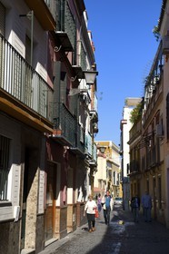 Espagne, Andalousie, Séville, quartier de la Macarena, calle San Luis qui mêne à la porte Arco de la Macarena