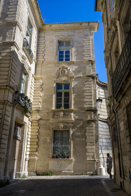 France, Vaucluse (84), Avignon, rue du Roi Rene, hotel particulier de Crillon (XVIIe siècle), détail de la facade