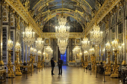France, Yvelines (78), château de Versailles, classé Patrimoine Mondial de l'UNESCO, Galerie des Glaces (longueur 73m et largeur 10,50m) avec 17 fenêtres et 357 miroirs, architecte Jules Hardouin-Mansart (1678 - 1684)