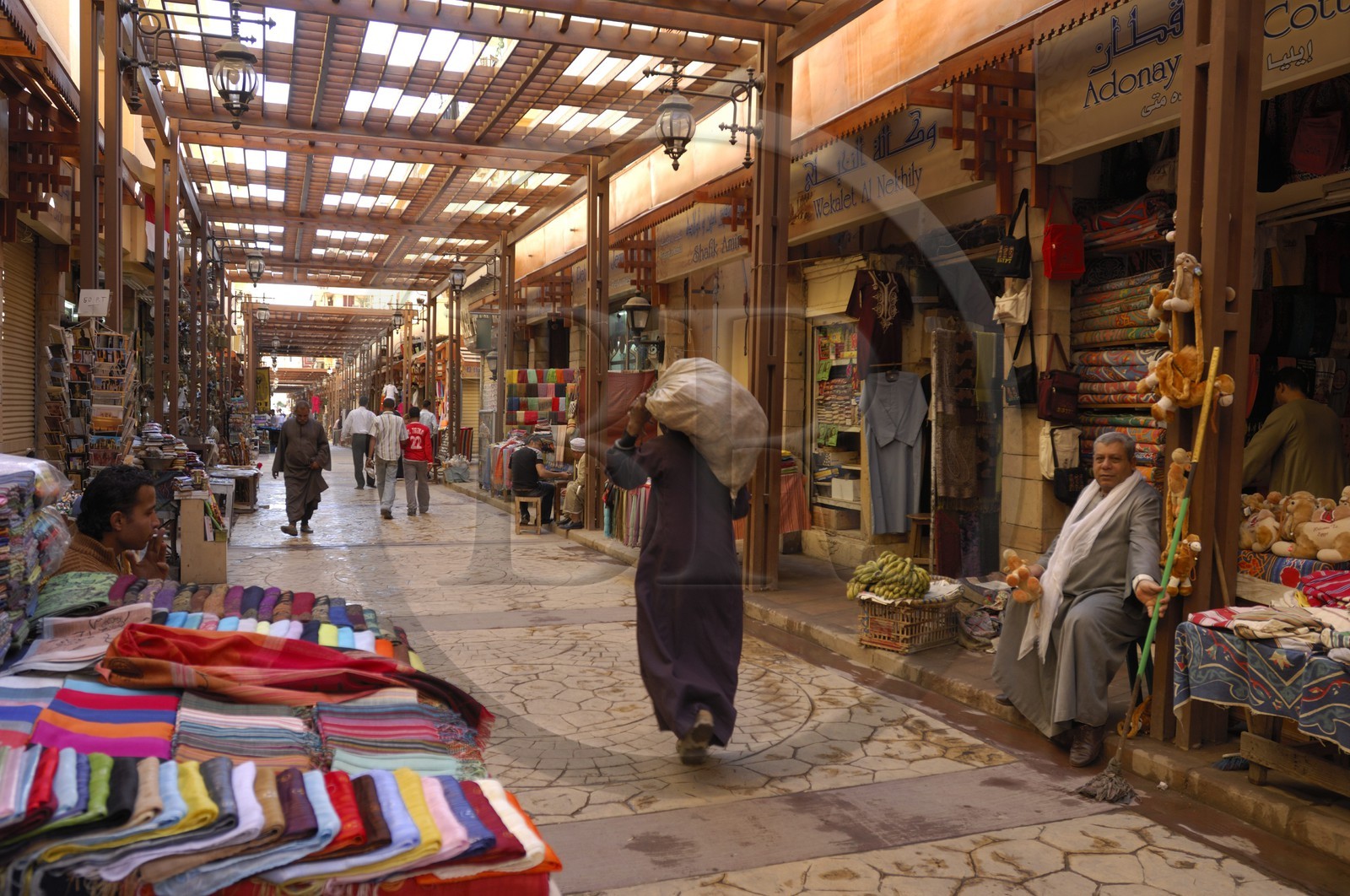 Egypte, Haute Egypte, vallée du Nil, Louxor, le nouveau souk