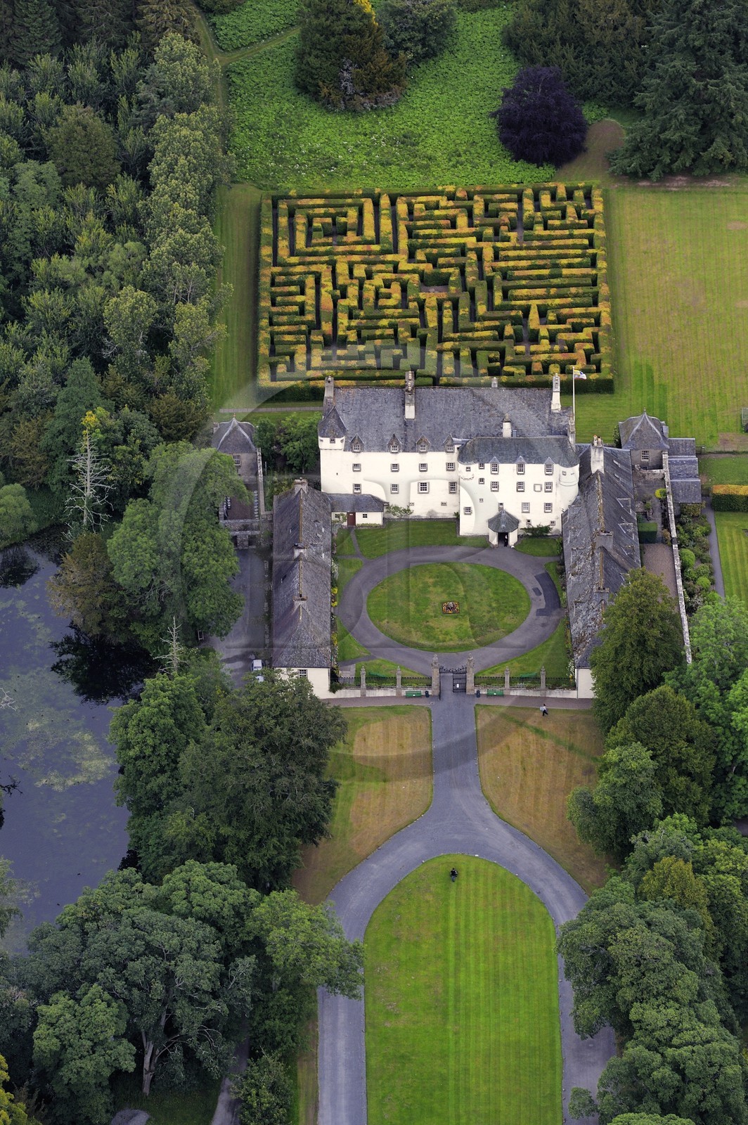 Royaume-Uni, Ecosse, région des Borders, vallée de la Tweed, le château de Traquair House (vue aérienne)