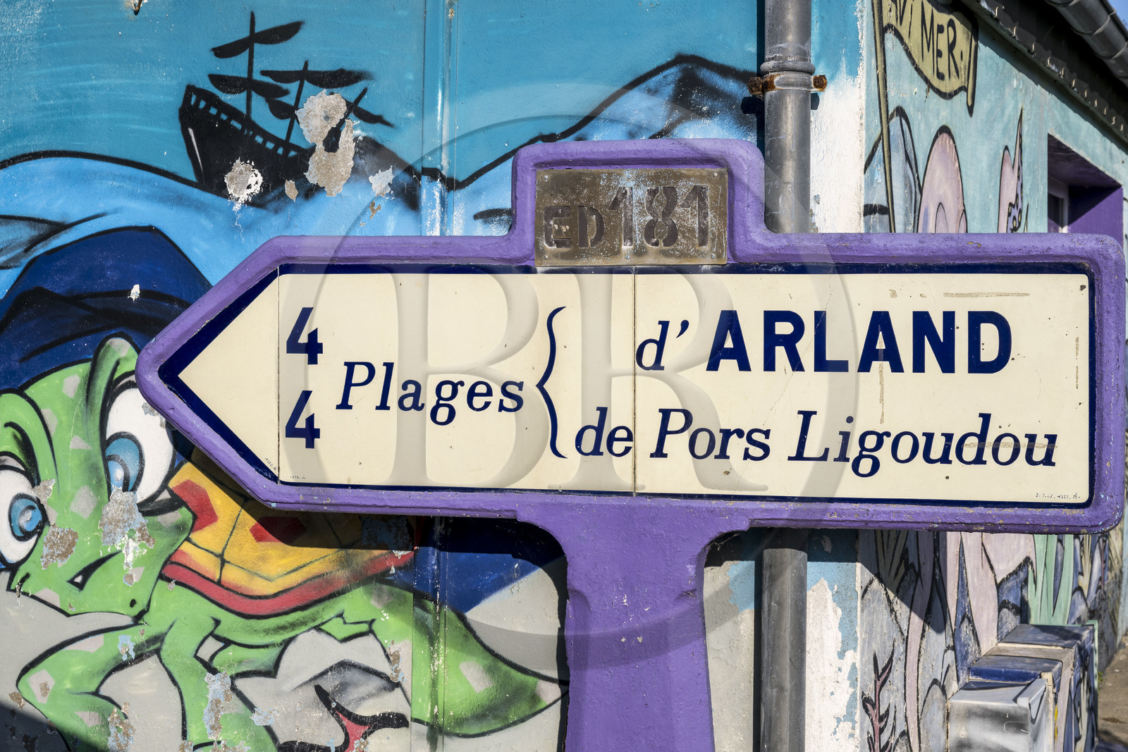 France, Finistère (29), Mer d'Iroise, Ile d'Ouessant, Lampaul, panneau routier historiques Michelin