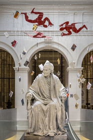 France, Paris (75), Bibliothèque Nationale de France, site Richelieu, Voltaire assis (1781) du sculpteur Jean-Antoine Houdon, platre original, renferme en son socle le coeur du philosophe depuis 1864
