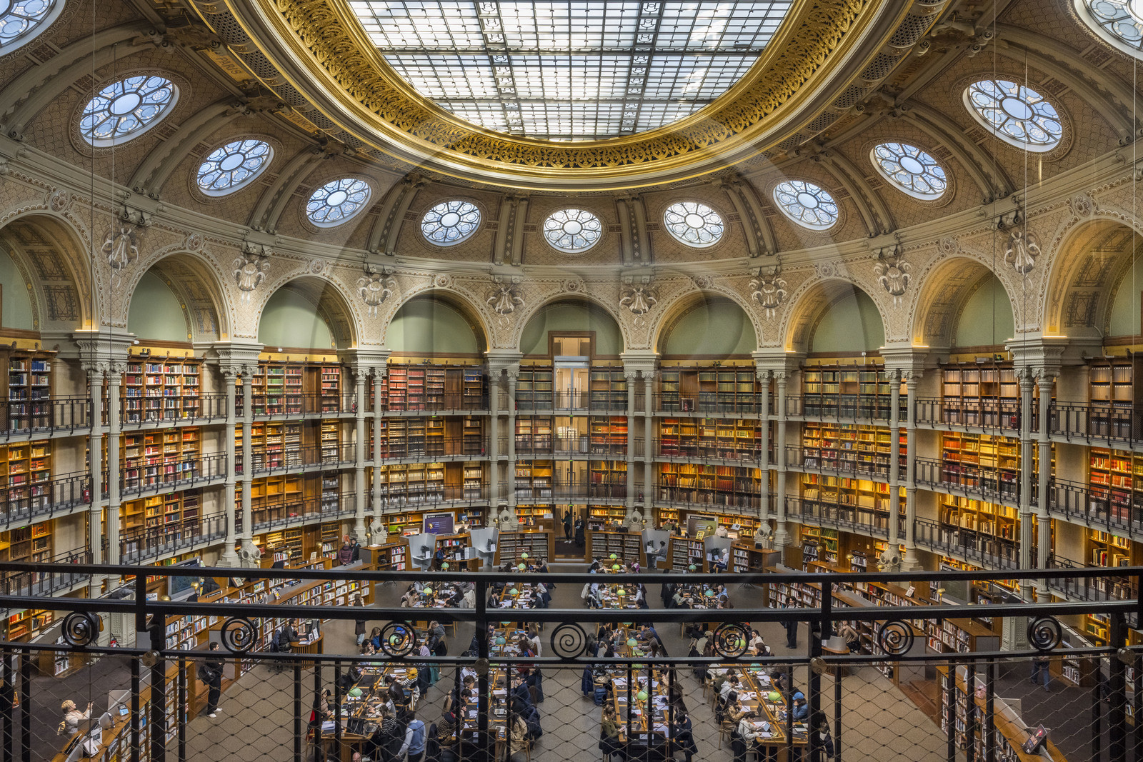 France, Paris (75), Bibliothèque Nationale de France, site Richelieu, la salle Ovale à la fois salle de lecture et lieu de visite