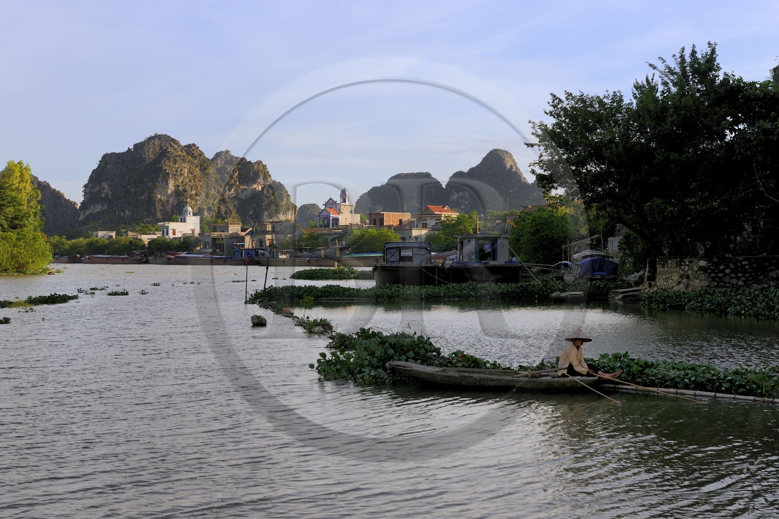 Vietnam, Ninh Binh province, insular village of Kenh Ga surrounded by karstic mountains