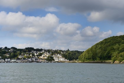 France, Finistère (29), la rade de Morlaix à l'embouchure de la rivière de Morlaix et le port du Dourduff en arrière plan