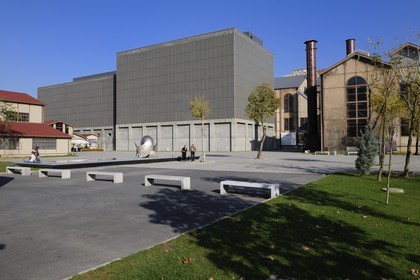 Turquie, Istanbul, l'université et le centre d'art contemporain Santralistanbul des architectes turcs Emre Arolat, Nevzat Sayin, Ihsan Bilgin et Han Tümertekin