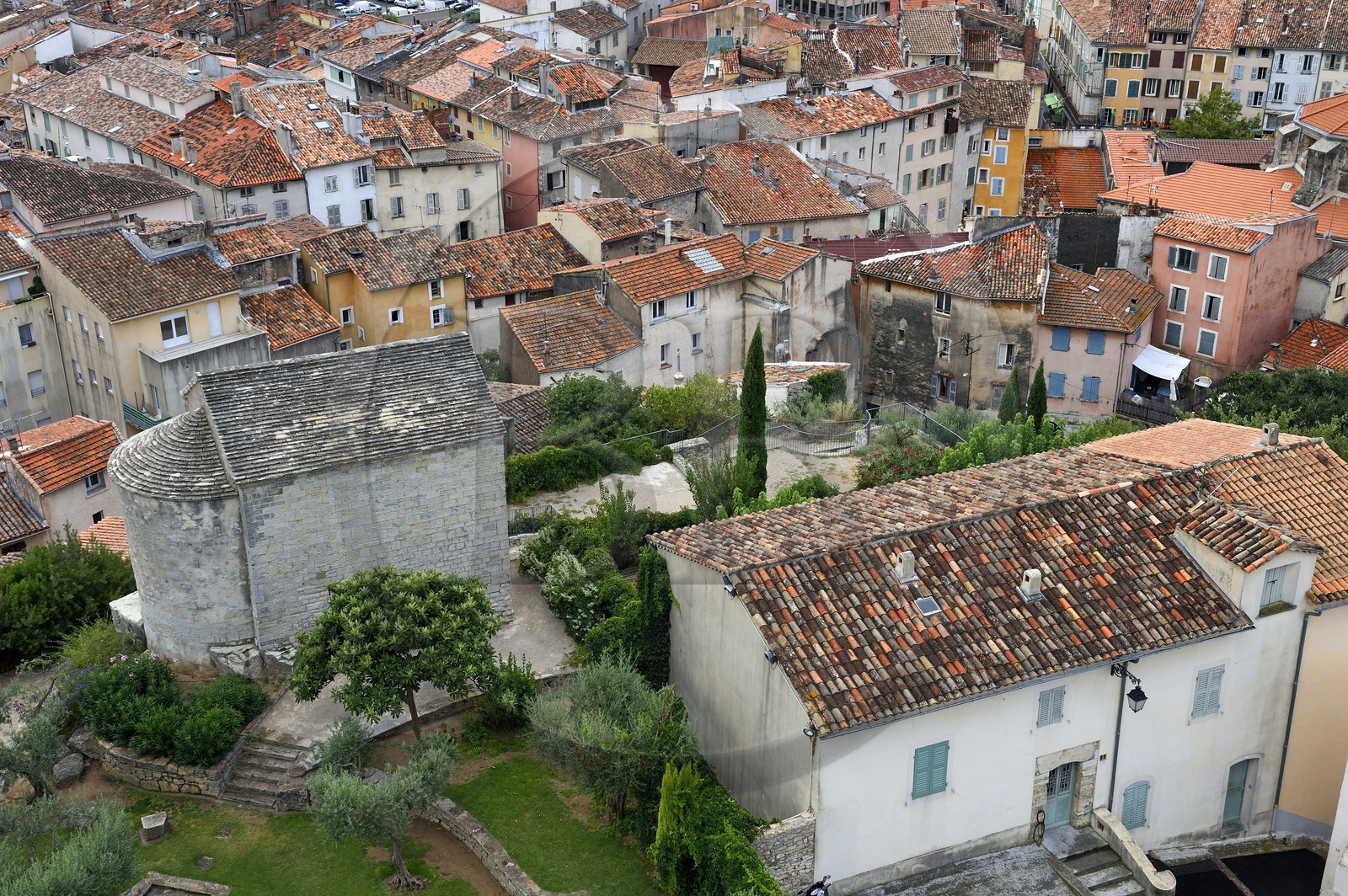France, Var (83), Draguignan, la chapelle Saint Sauveur au pied de la tour de l'Horloge