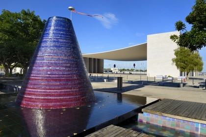 Portugal, Lisbonne, Parque das Nações (Parc des nations) construit pour l'exposition universelle de 1998, fontaine