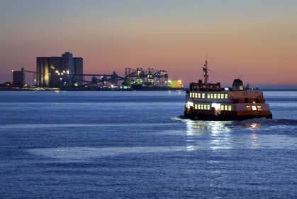 Portugal, Lisbonne, quartier de Belém, ferry à l'embouchure du Tage