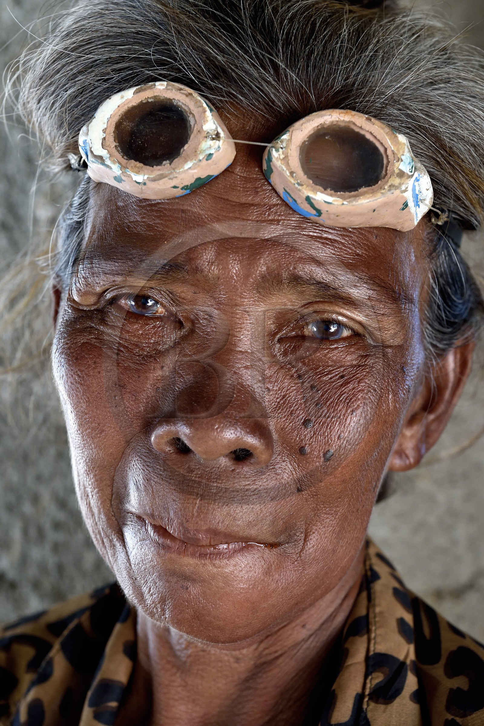 Philippines, Calamian Islands dans le nord de Palawan, Uson Island dans la baie de Coron, village de Barangay Lajala, la plongeuse-cueilleuse d'algues Lilia Magahon 62 ans du groupe ethnique des Tagbanua