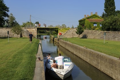 France, Saône et Loire (71), écluse de La Truchère sur la Seille